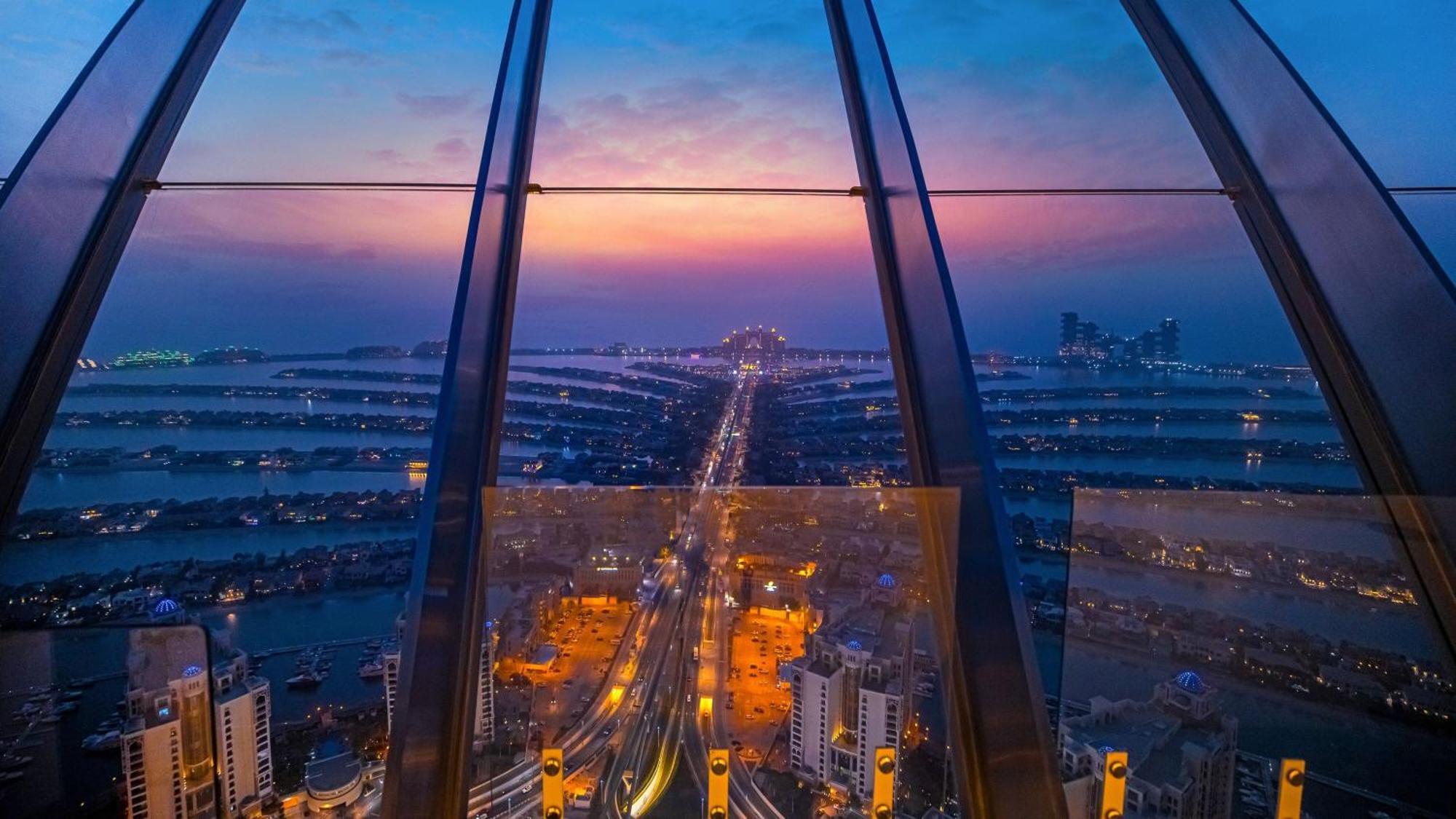 The Palm Tower, Nakheel Mall, Palm Jumeirah Apartment Dubai Exterior photo